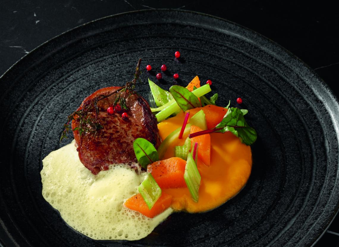 Tournedos de bœuf poêlé servi avec une sauce au poivre